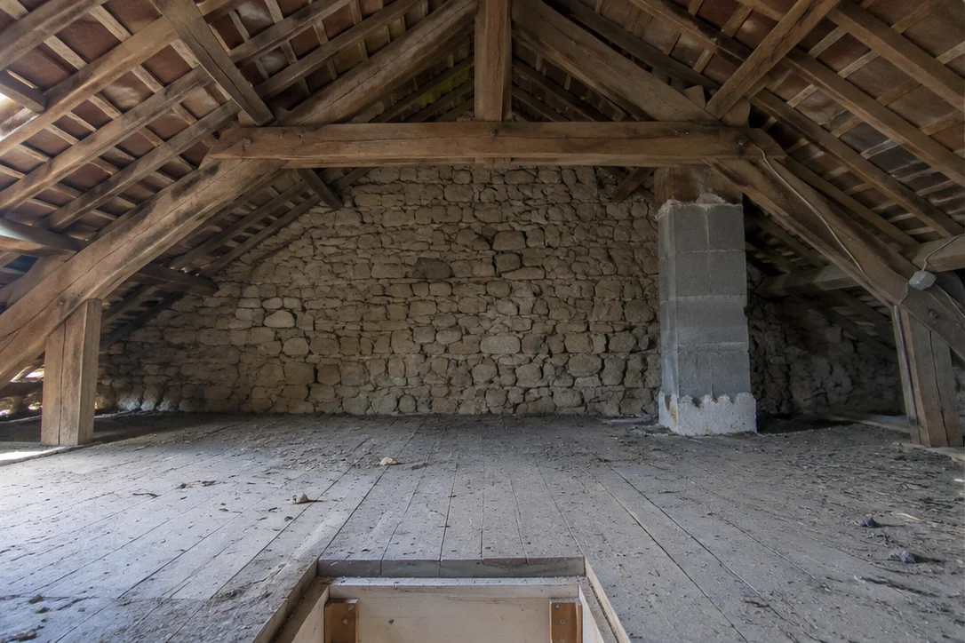 Illustration IA : projet 1 de combles avant isolation.